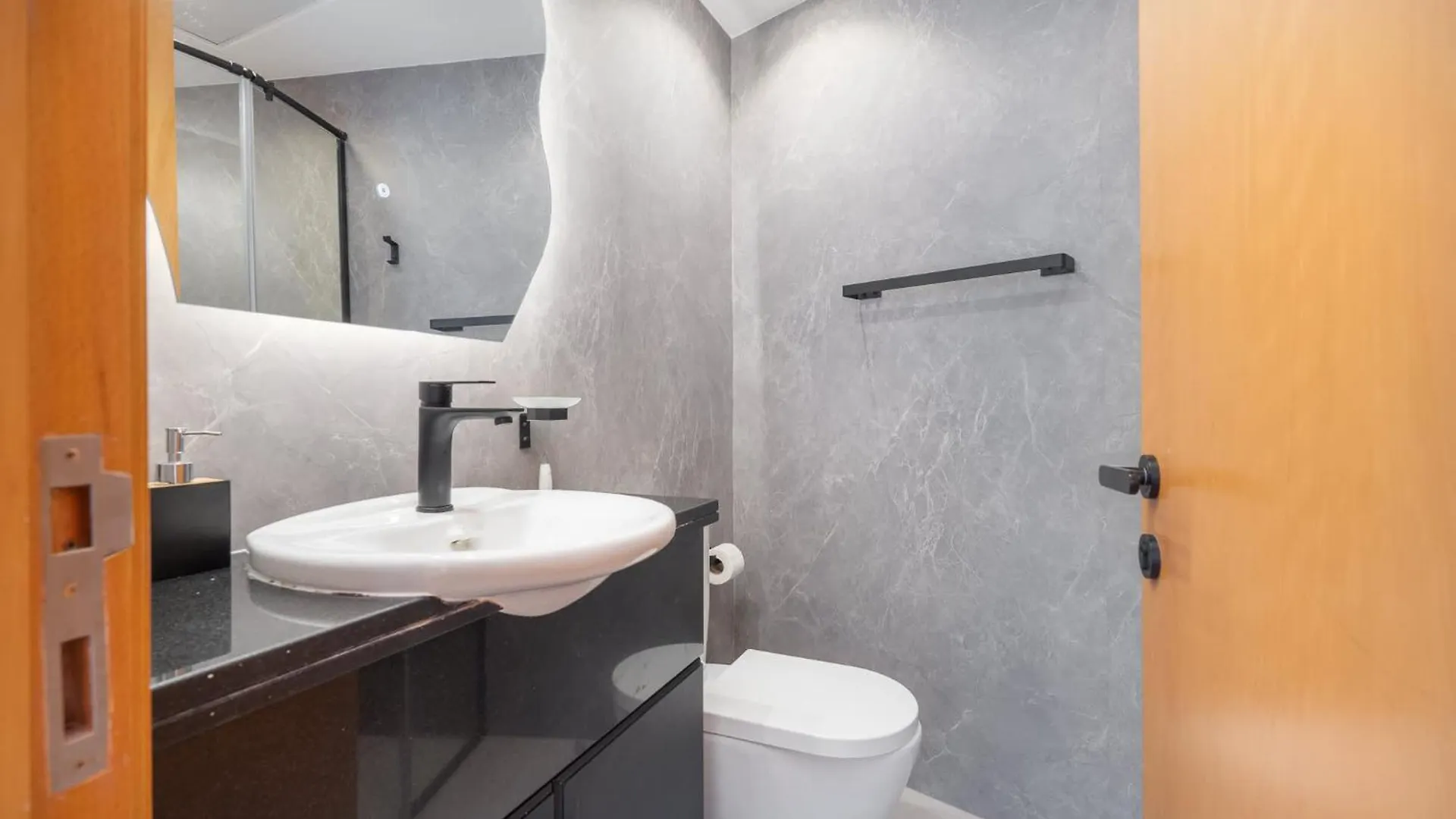Cozy 3Br Apartment With City View In Dubai Marina!