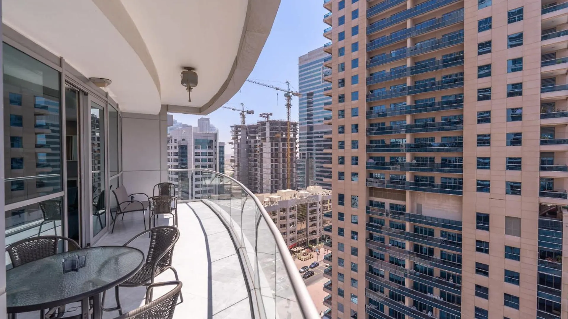 Cozy 3Br Apartment With City View In Dubai Marina!