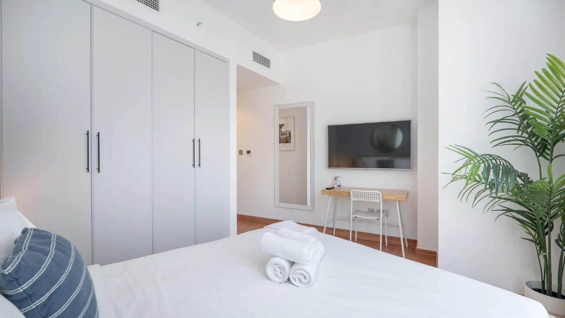 Cozy 3Br Apartment With City View In Dubai Marina!