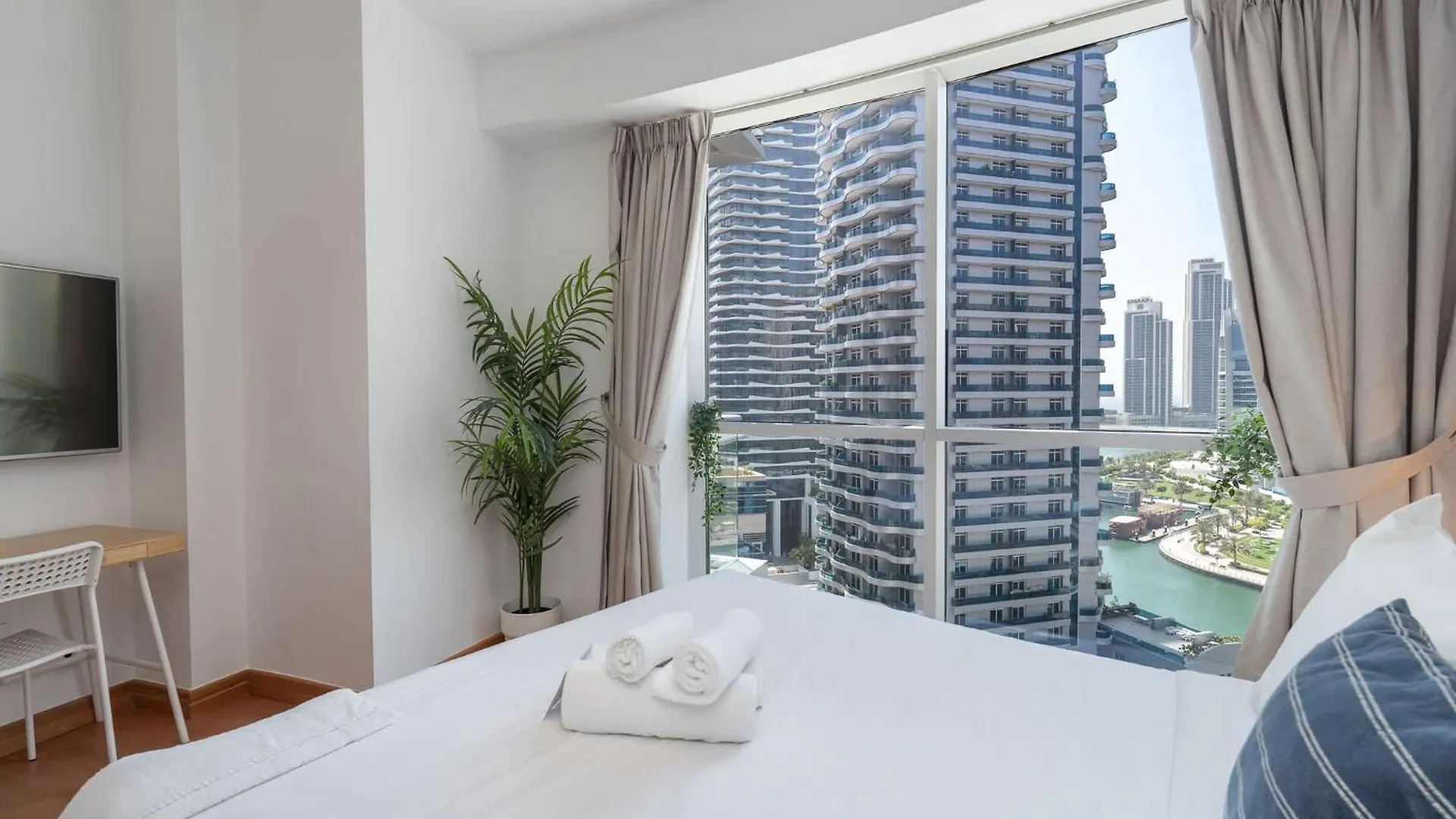 Cozy 3Br Apartment With City View In Dubai Marina!