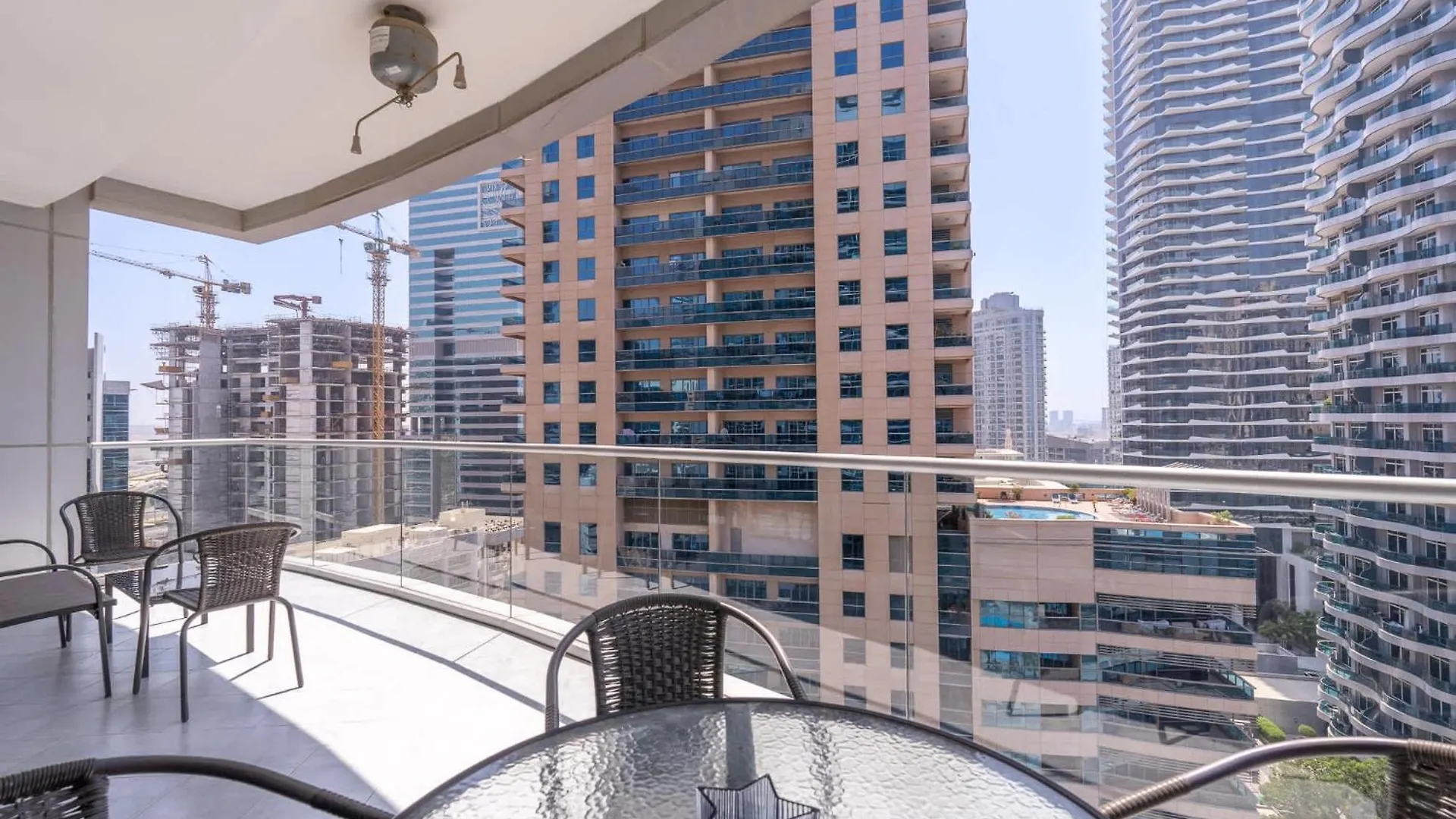 Cozy 3Br Apartment With City View In Dubai Marina!
